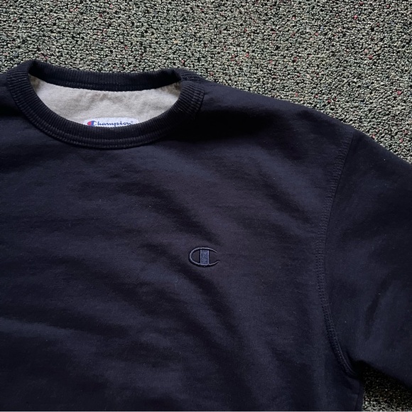 CHAMPION Cropped Raw Hem Navy Blue Crewneck Baggy Sweatshirt Sweater Top Sz M - Picture 13 of 16